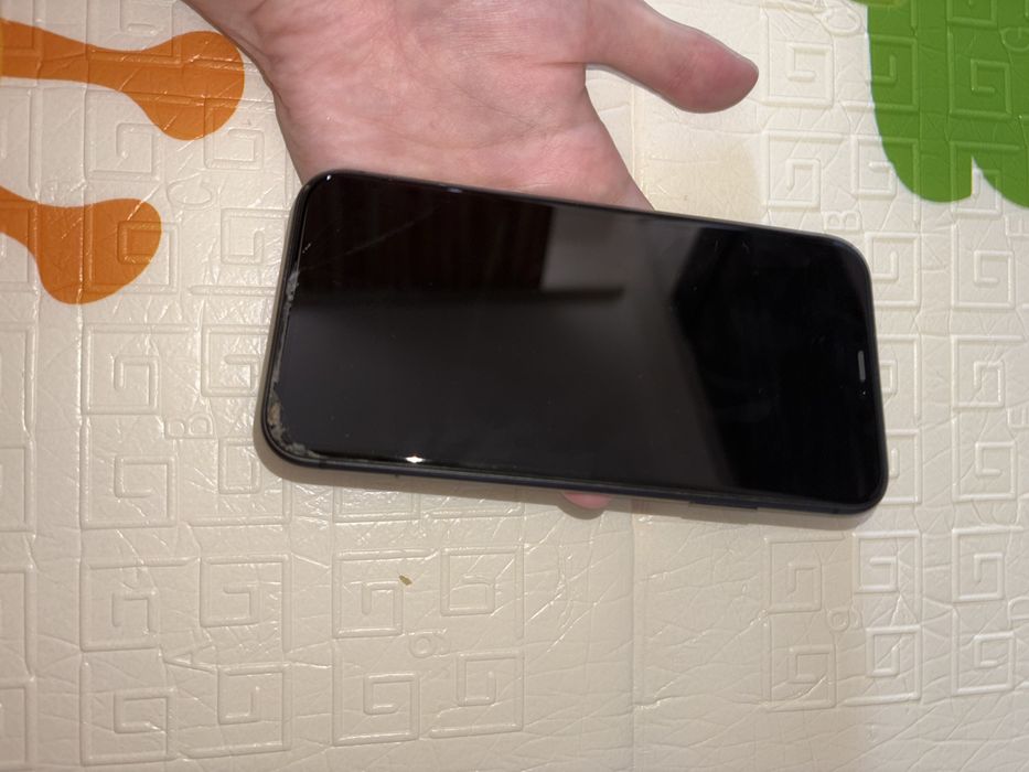 Продаю айфон 11, емкость 76%