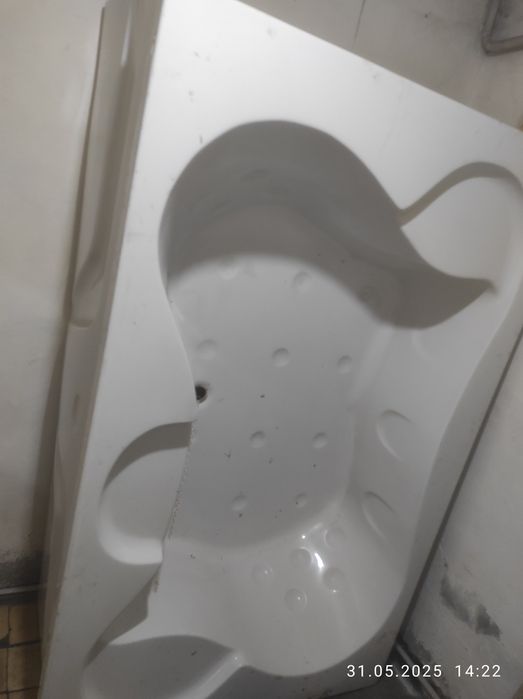 Ванна сотилади 120. 190