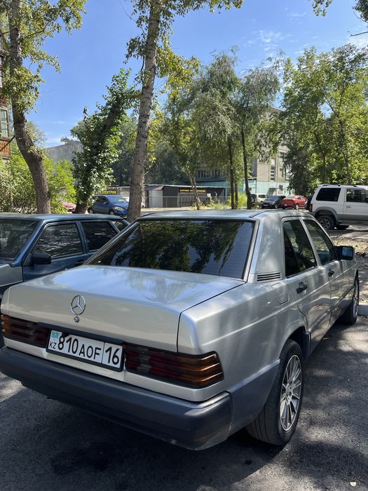 Продам мерс 190.