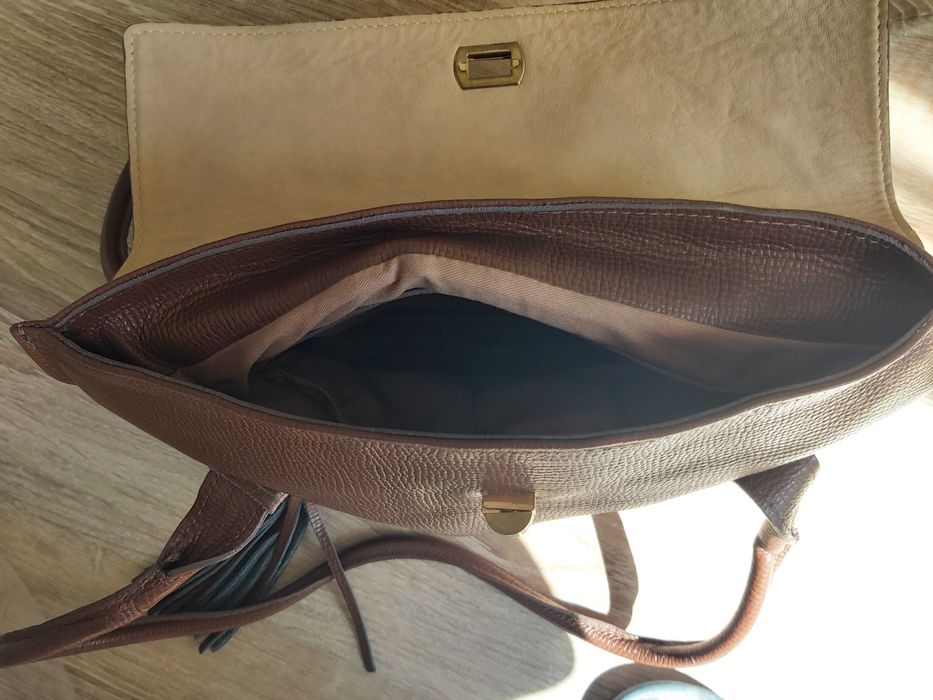 Дамска чанта от естествена кожа.