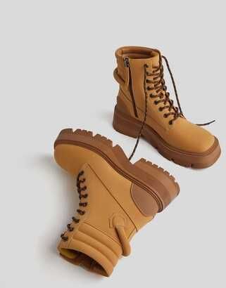 НОВИ Ботуши Bershka Номер 40