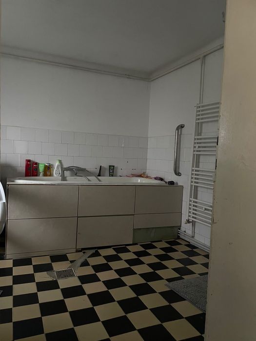 Casă de vânzare și anexă, teren 2287 mp