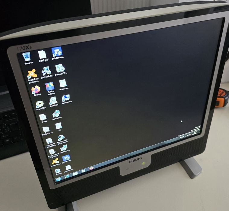 Компютър с монитор