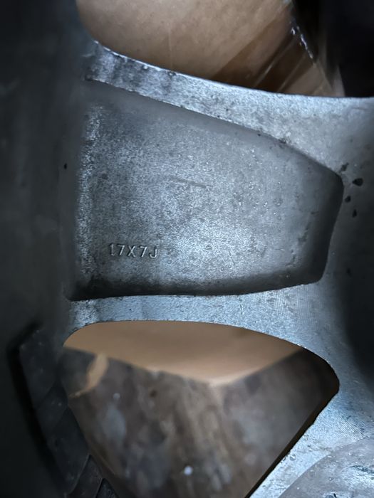 Прдам два диска на 17