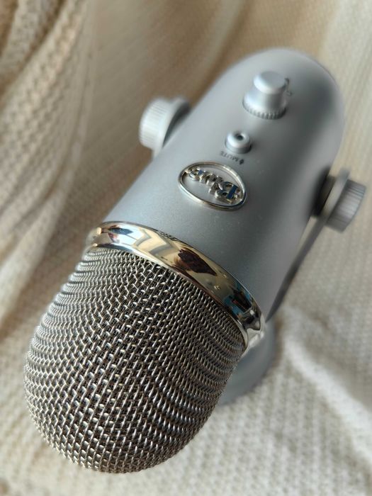 Logitech Blue Yeti USB микрофон, сребрист, регулируема стойка, за запис и стрийминг