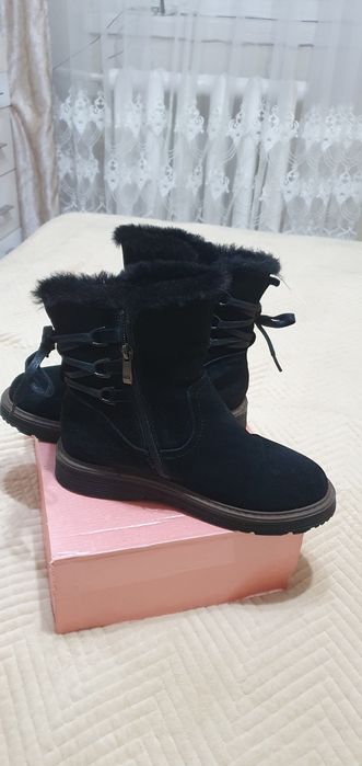 Продам женские сапоги.