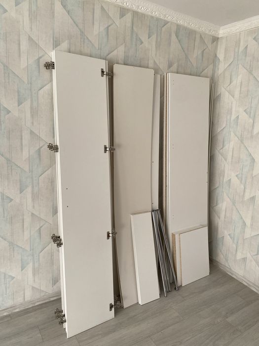 Продам распашной шкаф