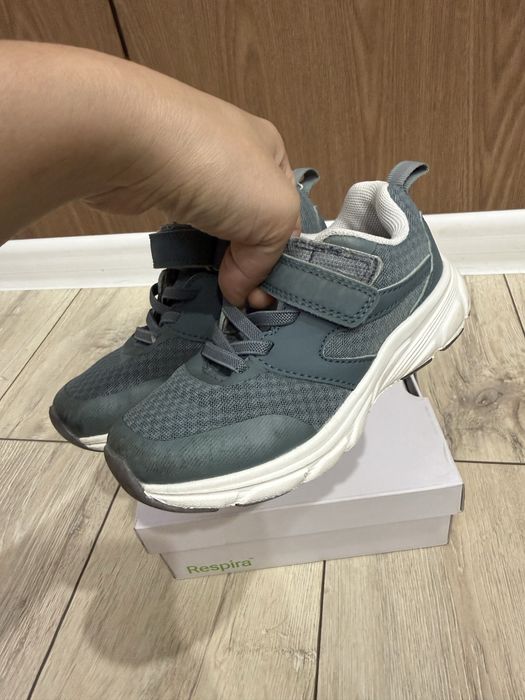 кроссовки 27р…..