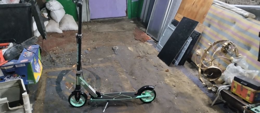 Продам самокат Roces175
