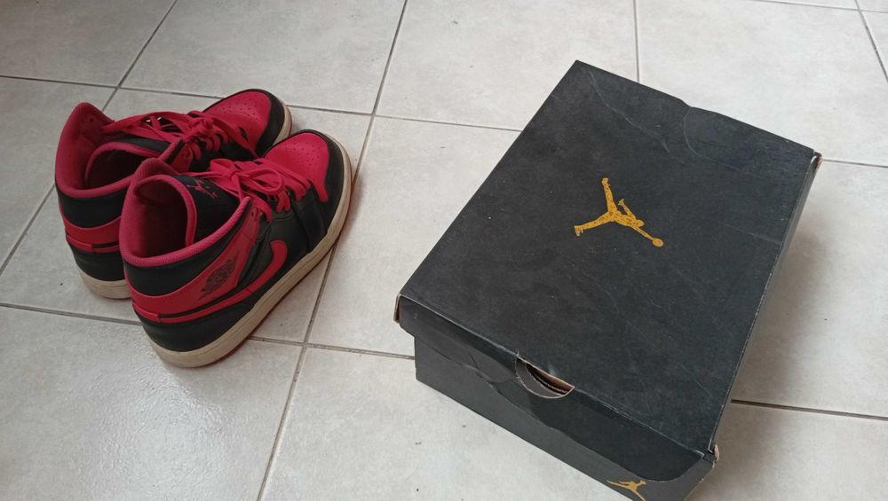 Маратонки Nike Jordan mid,отлични,удобни.