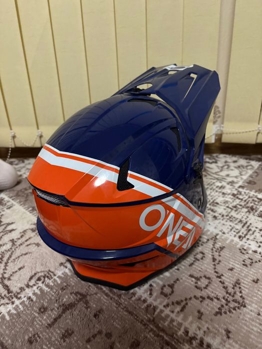 КАСКАТА СЕ ПРОДАВА БЕЗ МАСКАТА!Продавам оригинална каска оneal