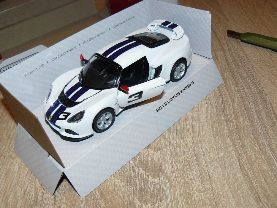 Macheta Auto De Colectie LOTUS EXIGE S 2012 Scara 1:32, Noua Kinsmart