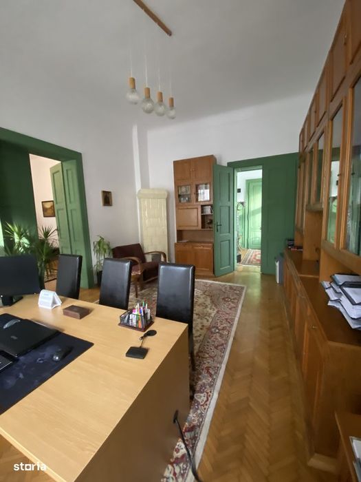 Sediu profesional ultracentral + mansardă | parcare | 218 mp