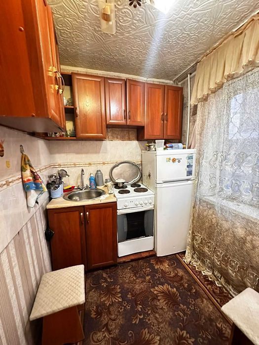 продам 2х комн кв Багатырский универсам