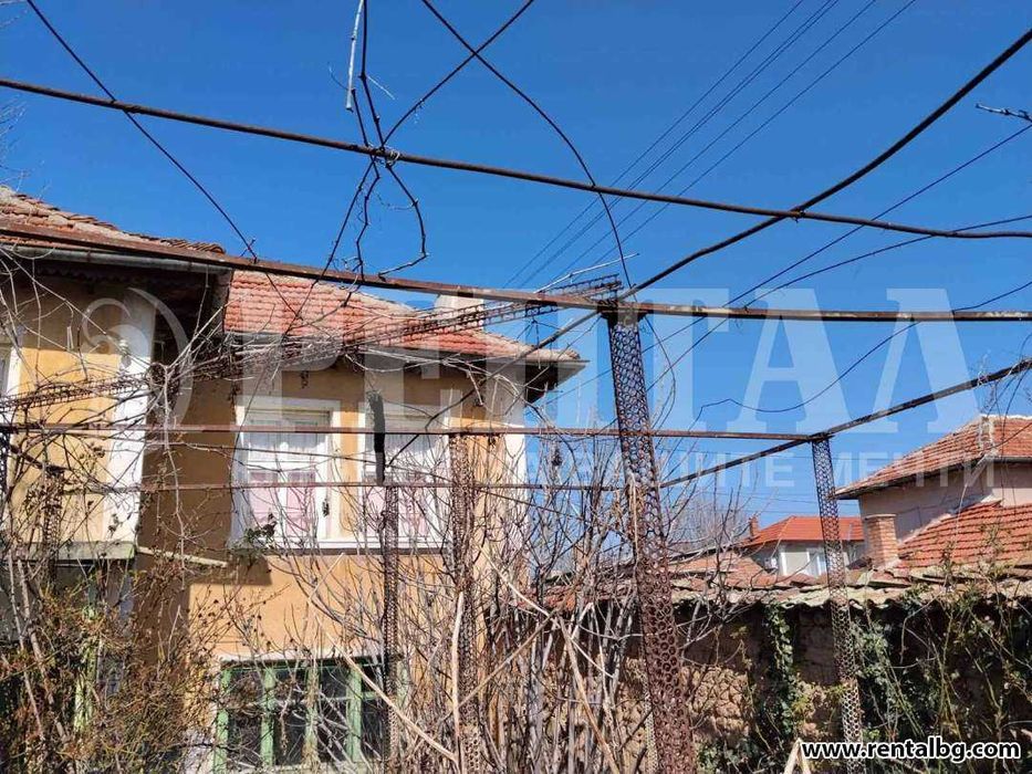 Къща с двор, с. Чоба