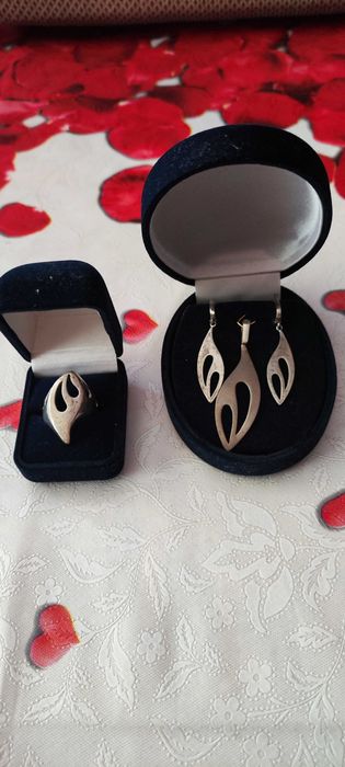 Дамски сребърен комплект 925 – пръстен, обеци и висулка