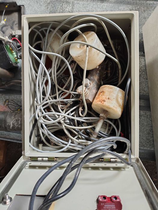 Продавам кантар за монтаж на машина