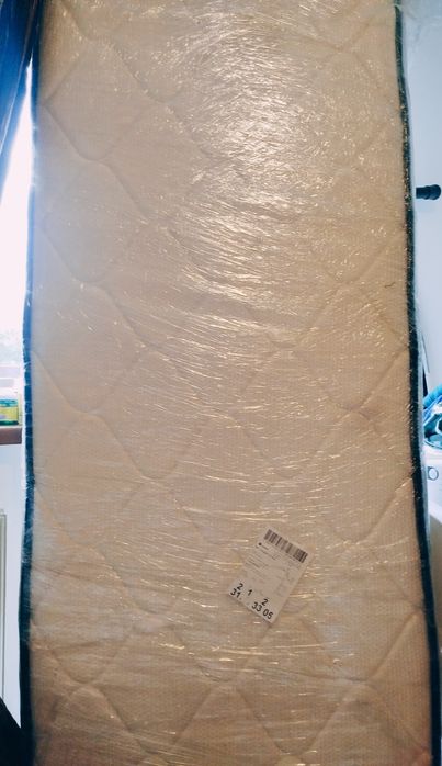 Продавам матрак 80 см в много добро състояние. Матракът е ползван малко.