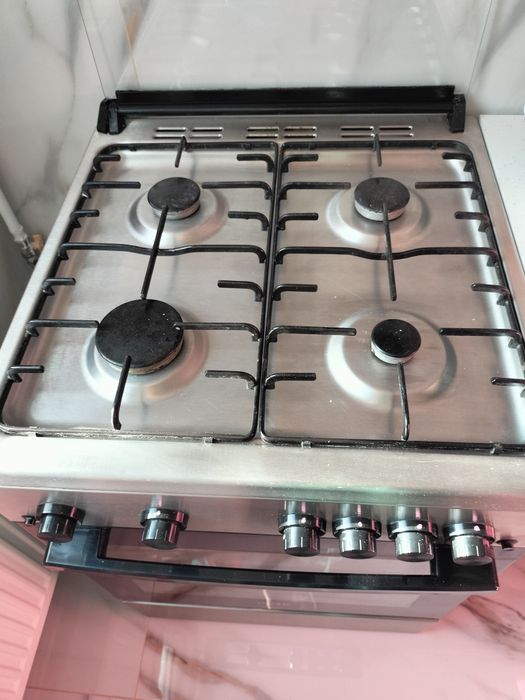 Vând aragaz pe gaz arctic