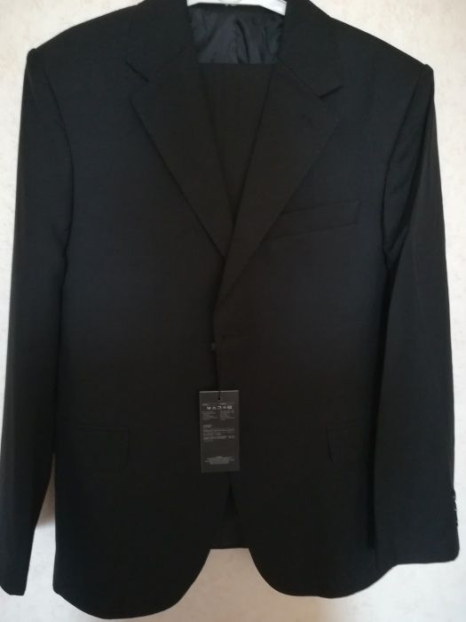 Костюм новый, размер 42