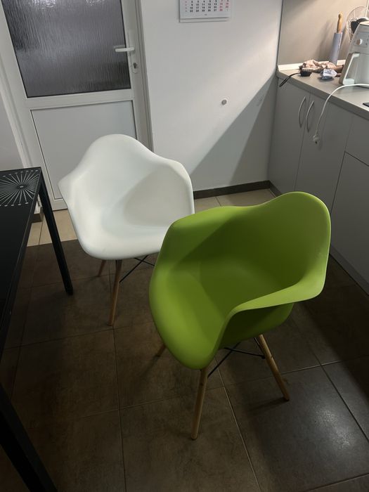 set de 4 scaune mari și comode