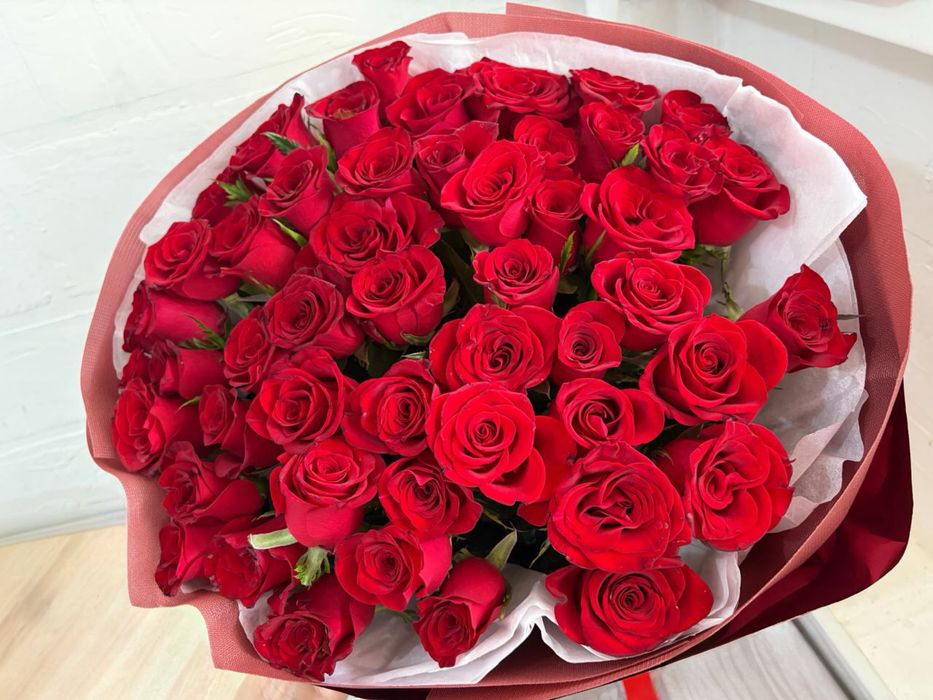 Продаю букет из 51 розы.Вчера ночью куплен. Идеально для подарка!