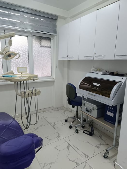 Максим горький 1- ЛИНИЯ СРОЧНО  продам нежилое помещение