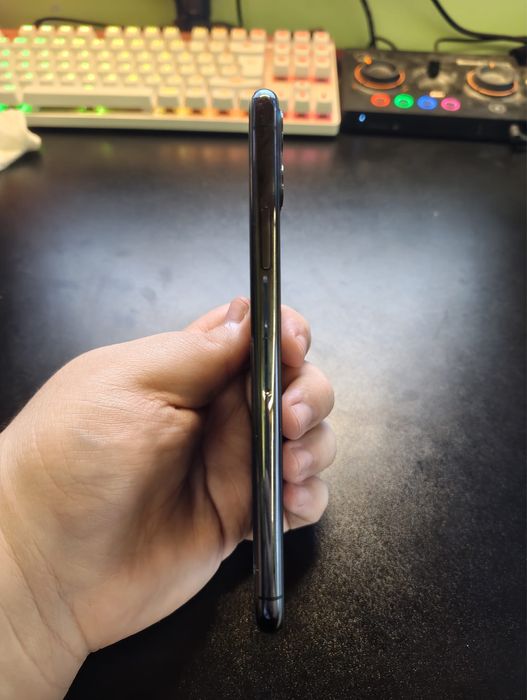 Продавам Iphone 11 Pro Max