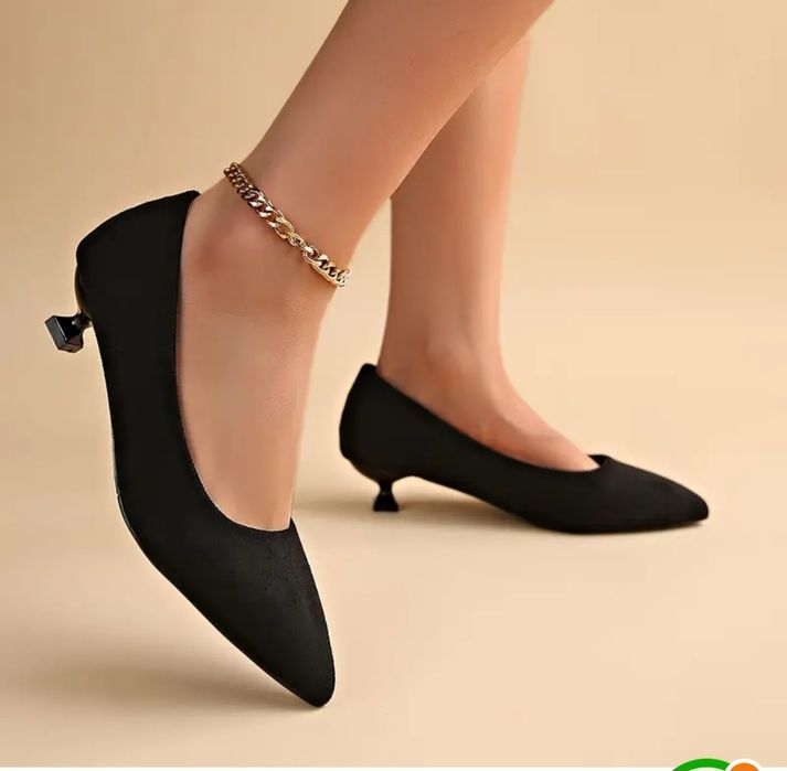 Красиви велурени обувки