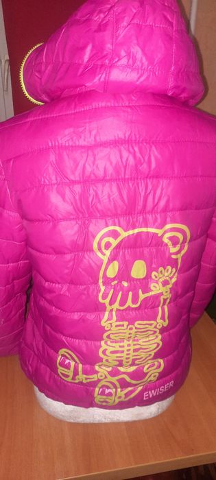 Продаю куртки женские