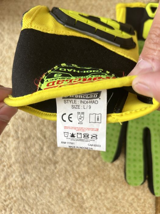 Продам перчатки новый