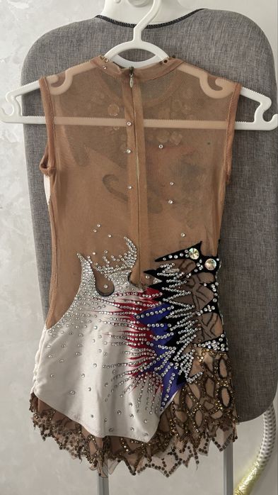 Купальник для художественной гимнастики.