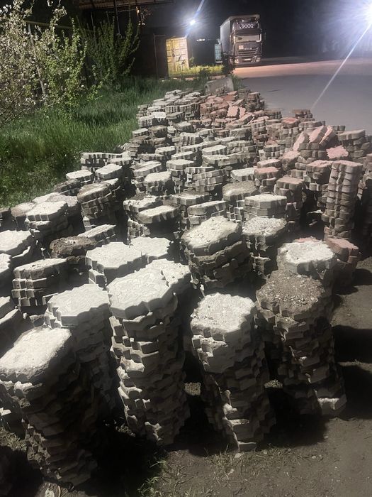 Брусчатка буу, в среднем состояние больше, бесплатно