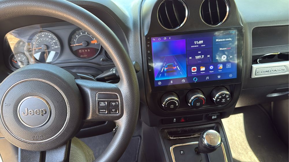 Продам машину Jeep compass 2016года об 2,4