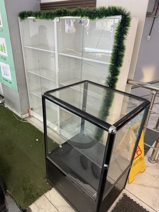 Шкафы для бизнеса витрины