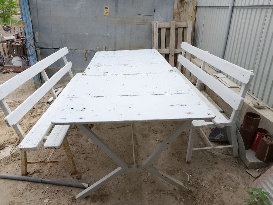 Стол мен орындықтары сатылады