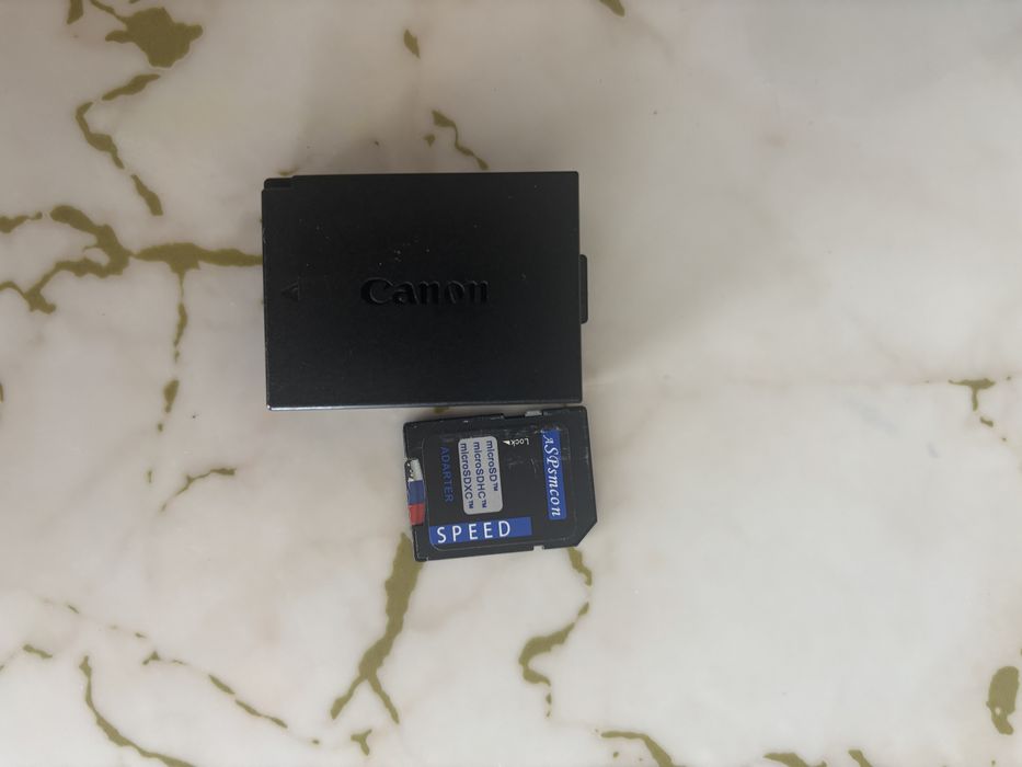 Камера Canon EOS1300D