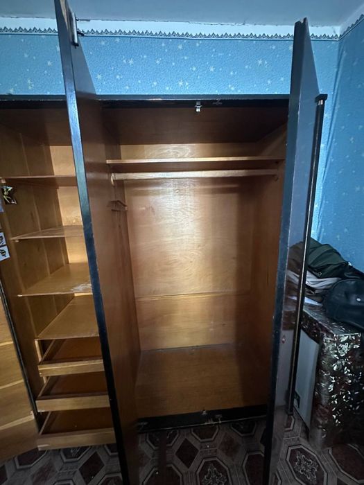 Продается шифоньер из дерева