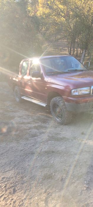 Vând Mazda b2500