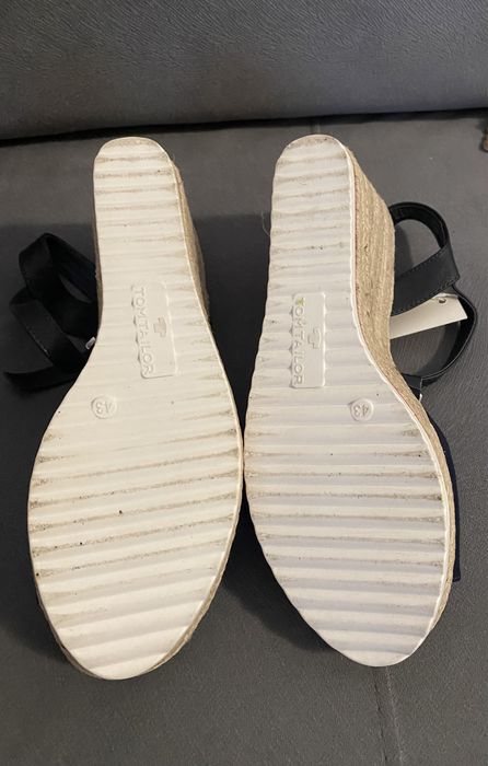 Страхотни сандали нови 43