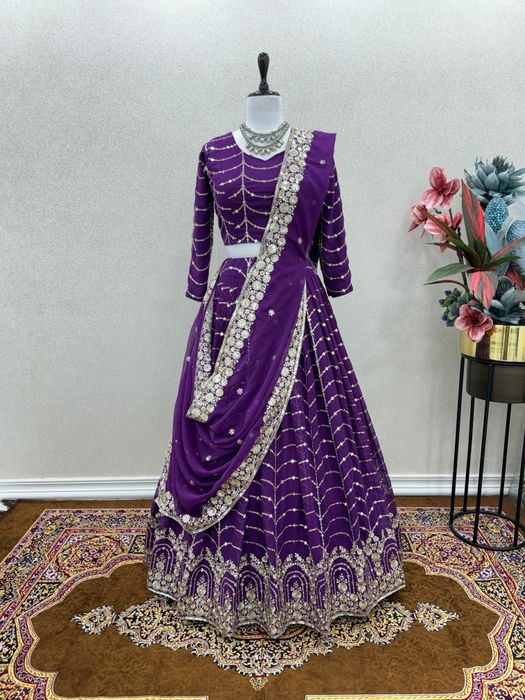 Lehenga choli/ anarkali/ sari