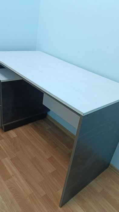 Продам стол письменный