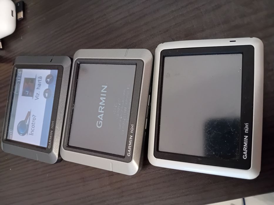 Lot 3 bucati GPS Garmin. Pret 90 lei.fix