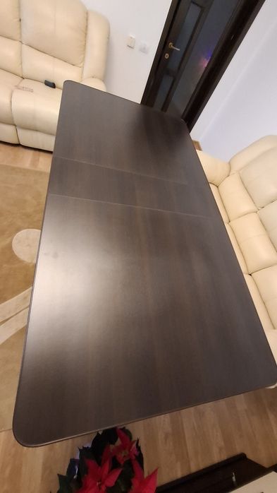 Masa extensibilă  rabatabilă potrivita pentru 6-8 persoane
