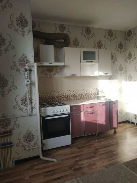 Аренда Буюук ипак йули М. 1/4/4 300