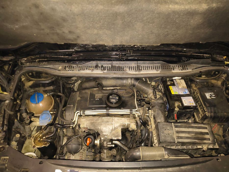 Vând Volkswagen Touran