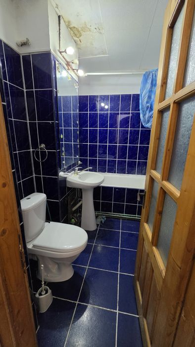 Vând 3 camere decomandate, etajul 1