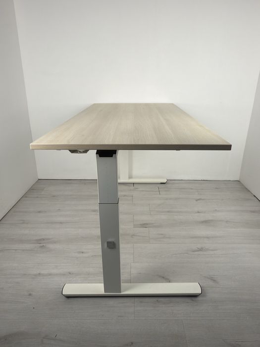 Бюро с ръчно регулация на височина обзавеждане