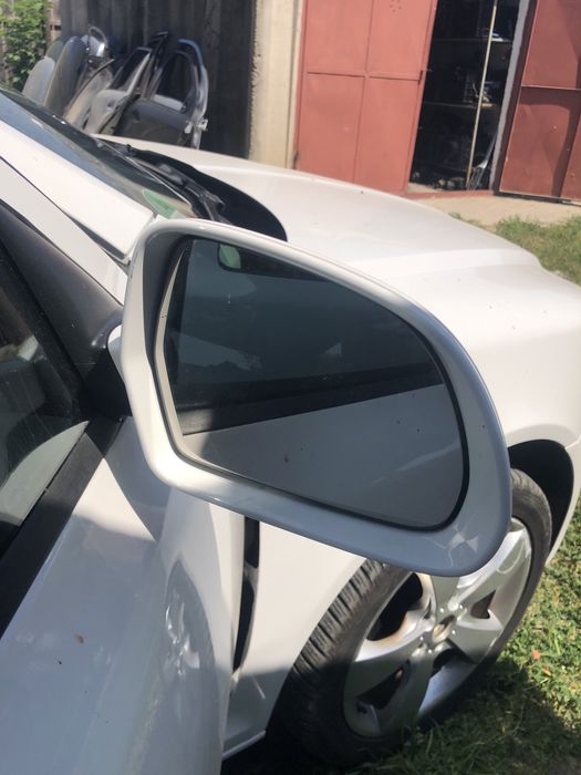 Usa portiera dreapta alb Skoda Octavia 2 facelift 1.6 BSE oglinda 2010
