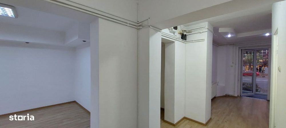 De inchiriat spatiu comercial/ birouri 40 mp - zona Poli 2